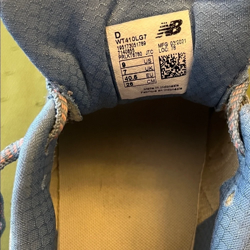 New Balance Women's Athletic Shoes in Blue and gray size 9